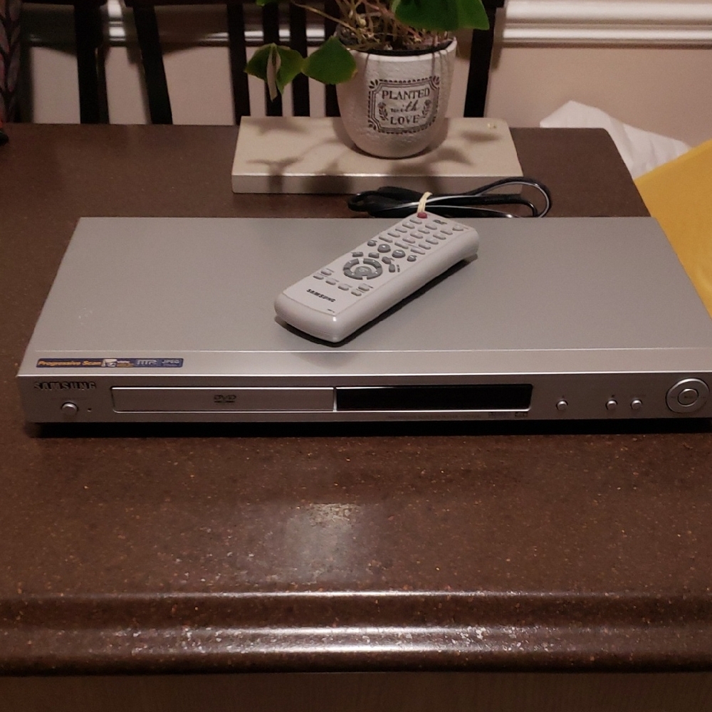 Samsung DVD Progressive Scan. Mofel No. P242XAC with remote.